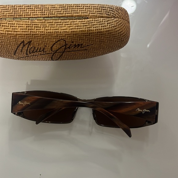 Maui Jim Sunglasses with case - Picture 3 of 3